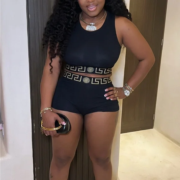 Versace - Picture 2 of 4